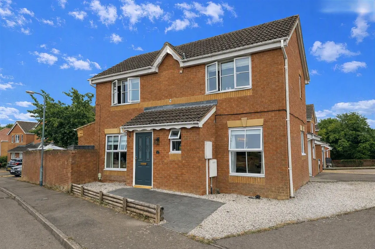 3 bed house for sale, Diswell Brook Way, Milton Keynes, MK19
