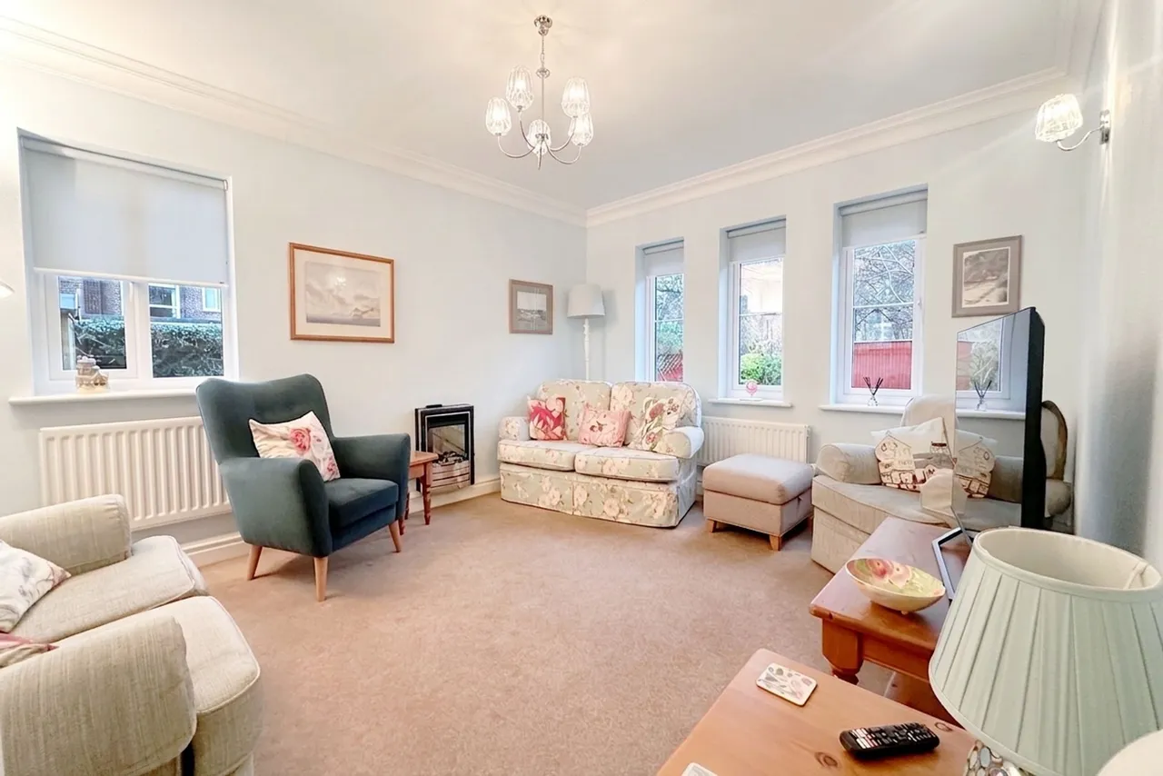 Nursery Drive, Stockport, photo 2