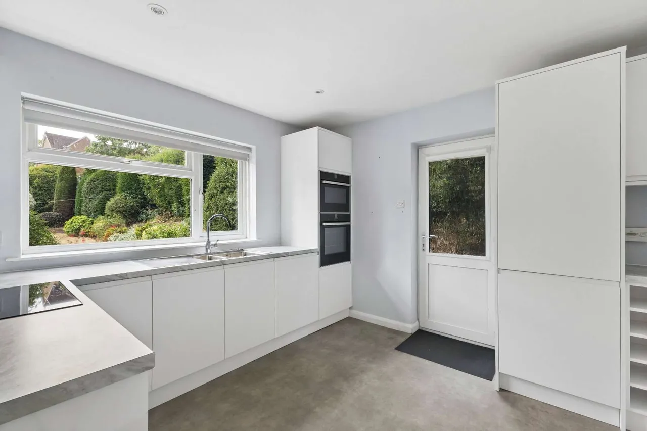 Bridgefield, Farnham, GU9, photo 3