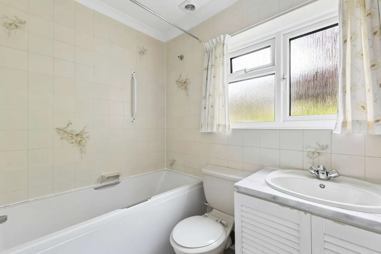Bridgefield, Farnham, GU9, photo 8