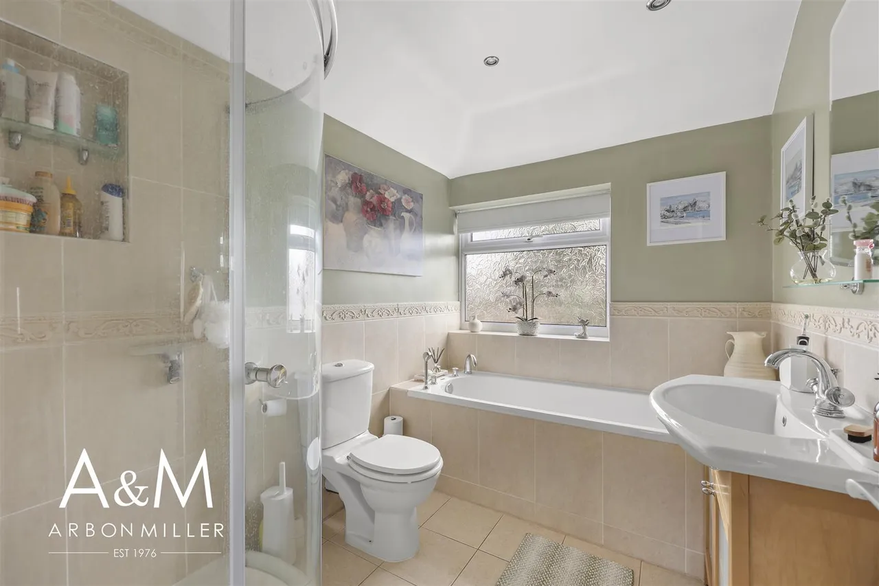 Naseby Road, Clayhall, Essex, Ilford, IG50NN, photo 4
