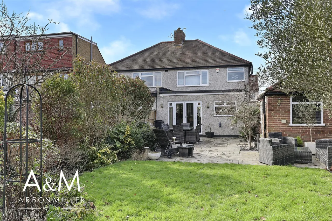 Naseby Road, Clayhall, Essex, Ilford, IG50NN, photo 25