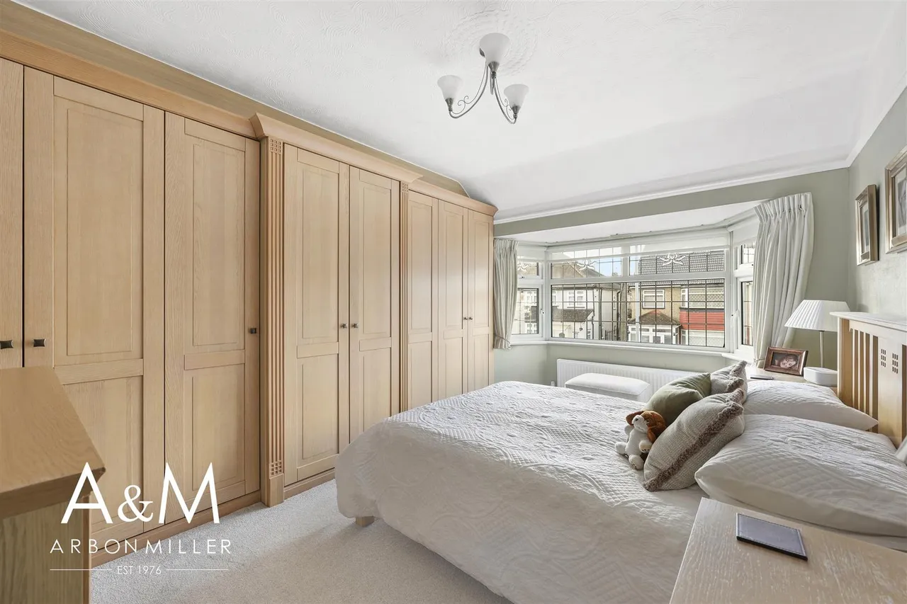 Naseby Road, Clayhall, Essex, Ilford, IG50NN, photo 6
