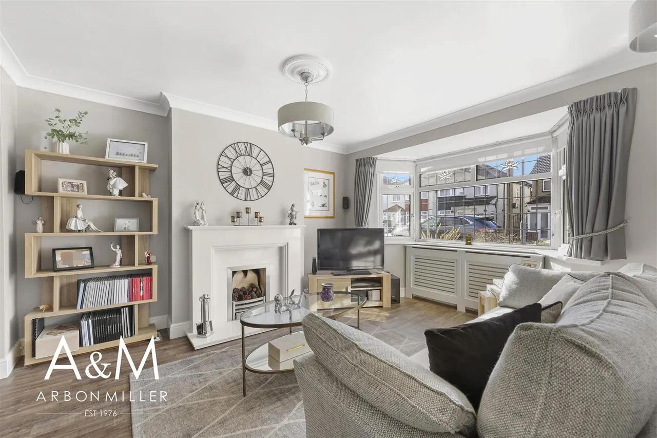 Naseby Road, Clayhall, Essex, Ilford, IG50NN, photo 2