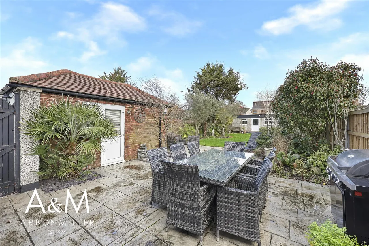 Naseby Road, Clayhall, Essex, Ilford, IG50NN, photo 24