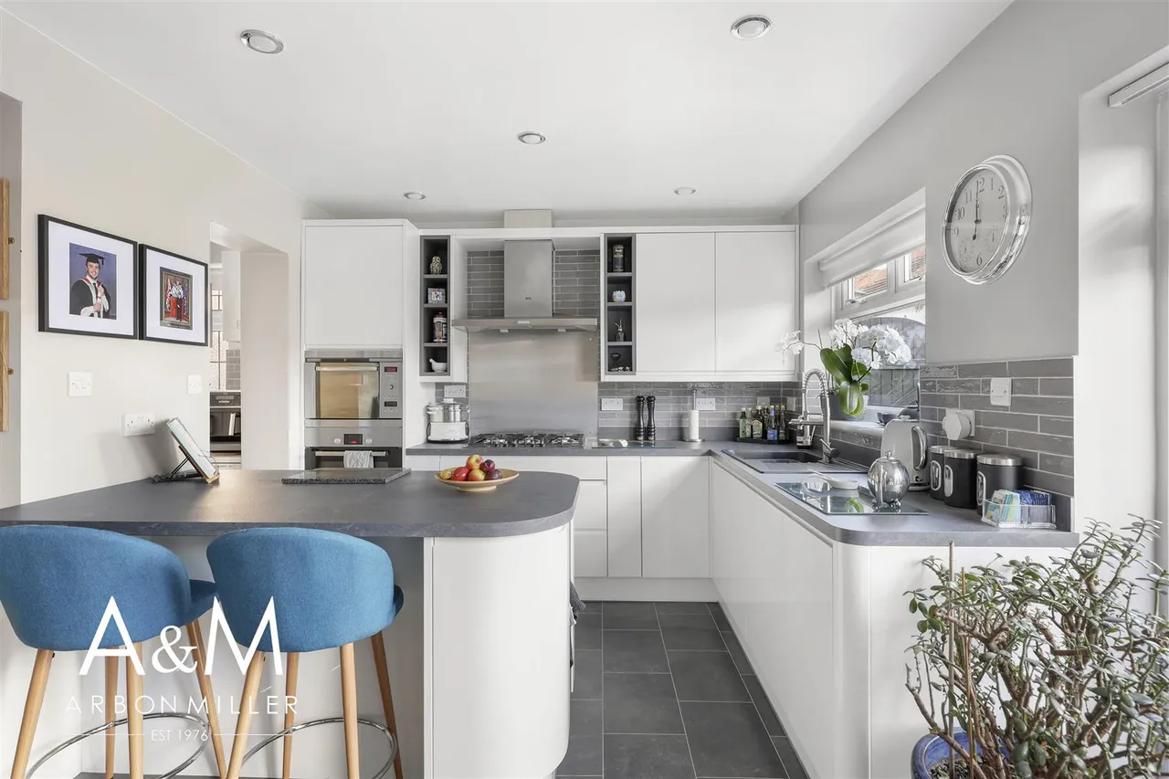 Naseby Road, Clayhall, Essex, Ilford, IG50NN, photo 11