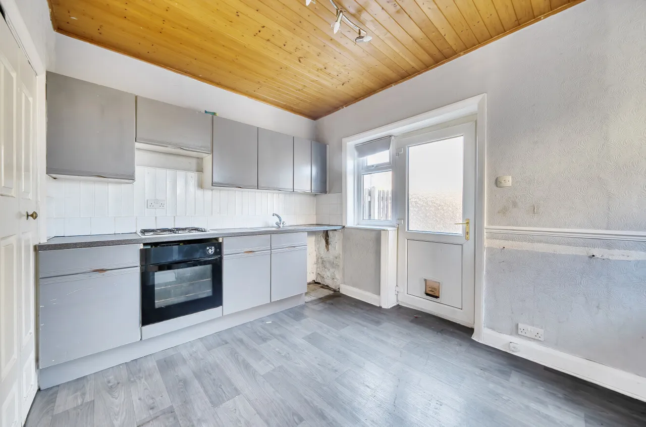 Warneford Rise, Huddersfield, HD4, photo 3