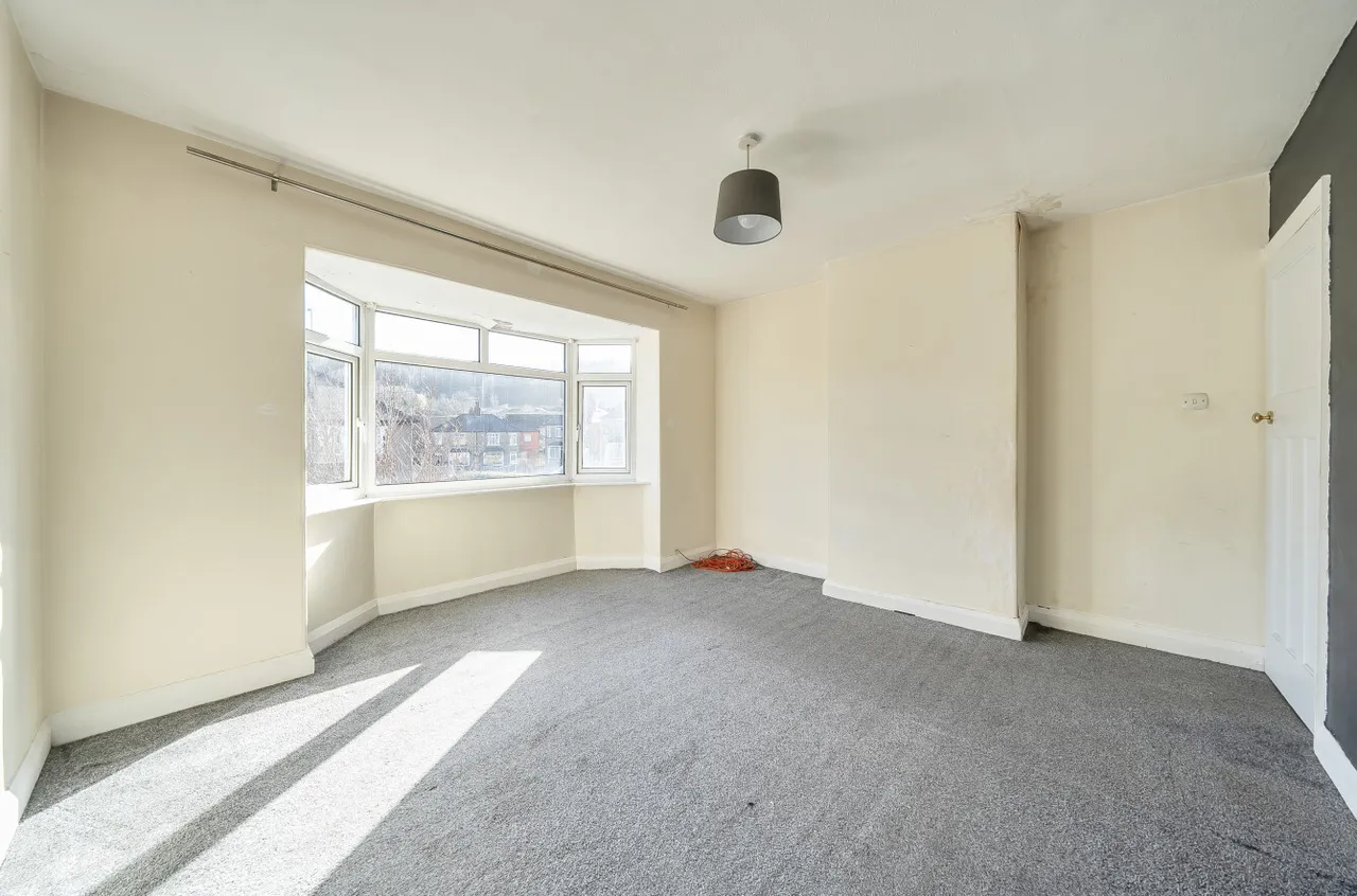 Warneford Rise, Huddersfield, HD4, photo 6