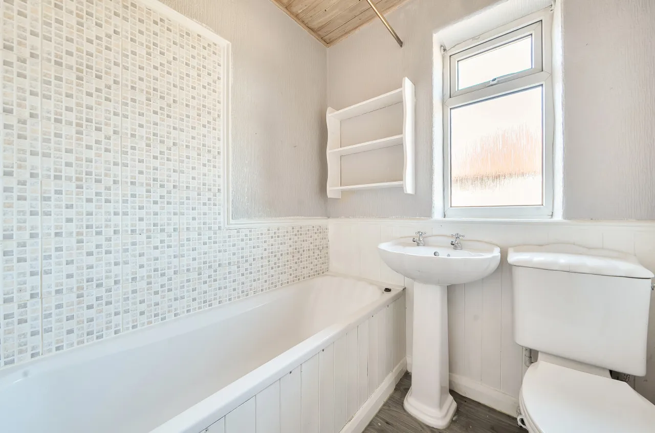 Warneford Rise, Huddersfield, HD4, photo 8