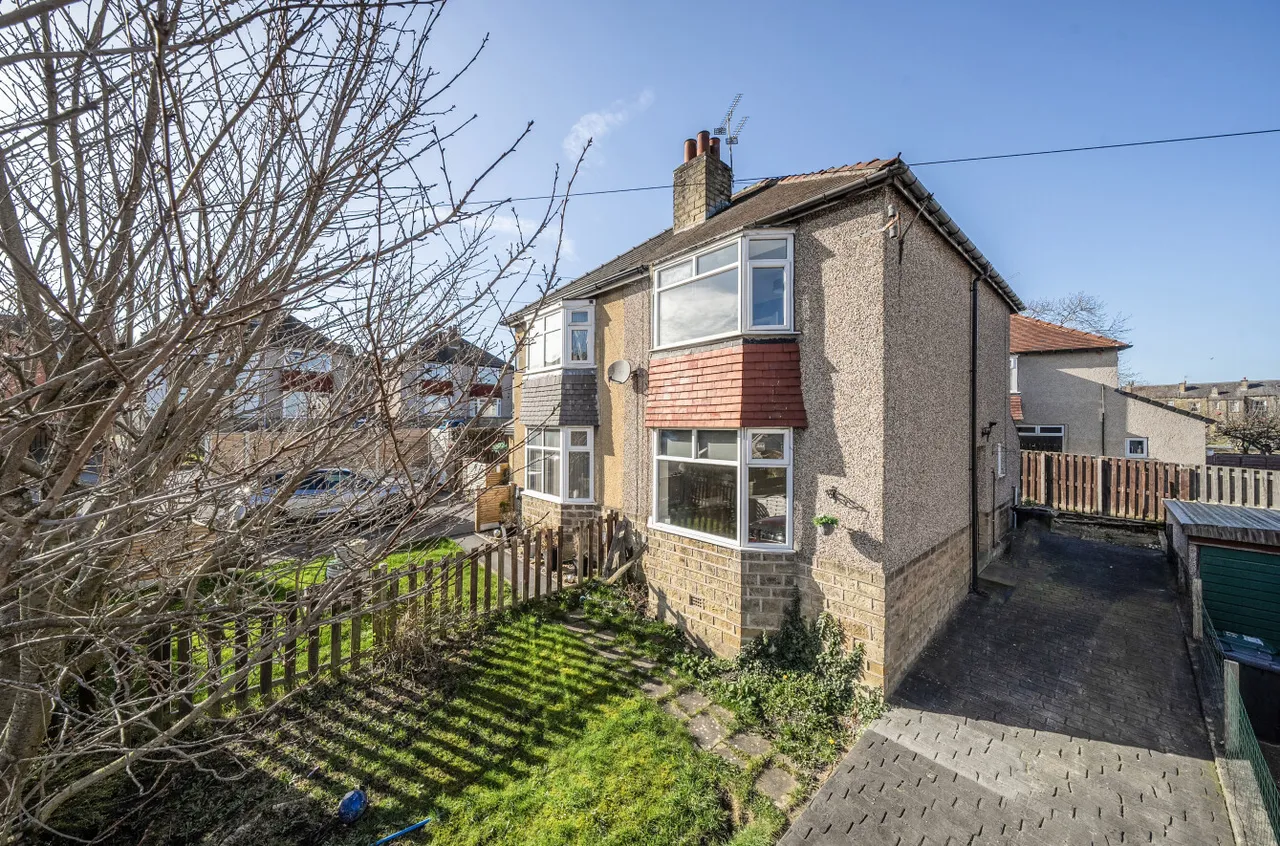 2 bed house for sale, Warneford Rise, Huddersfield, HD4