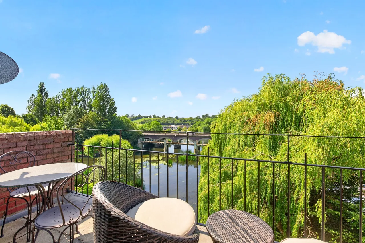 2 bed flat for sale, Mill Lane, Stratford-Upon-Avon, CV37