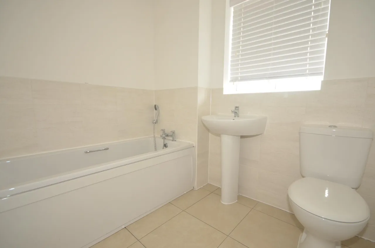 London Road, Priors Hall Park, Corby, NN17, photo 9
