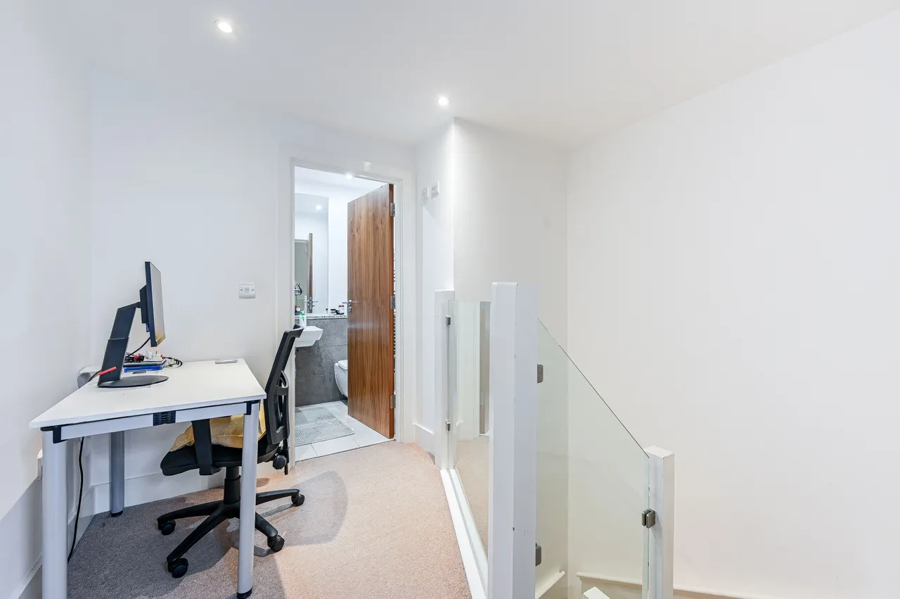 Flat 378 Building 22, Cadogan Road, London, photo 9