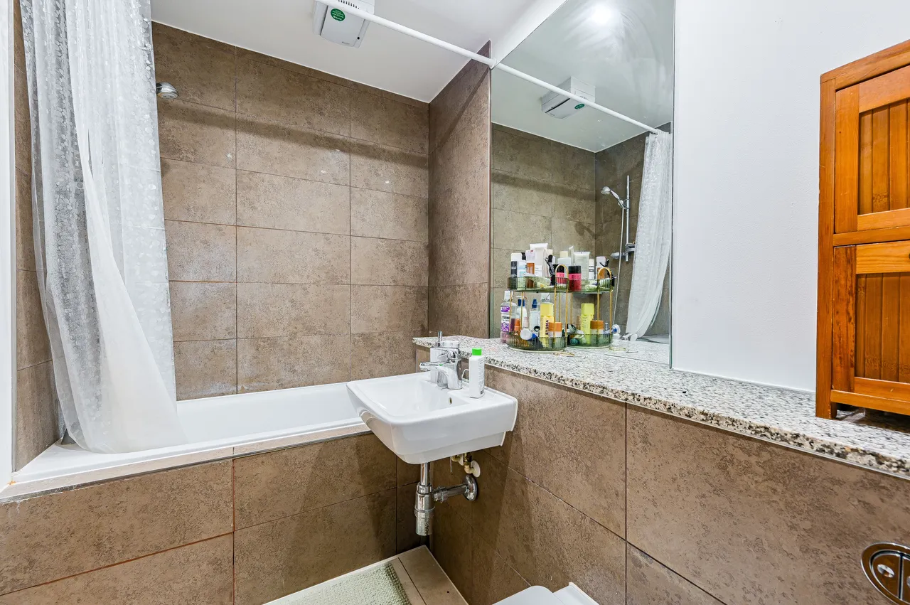 Flat 378 Building 22, Cadogan Road, London, photo 5