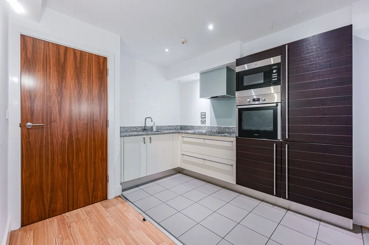 Flat 378 Building 22, Cadogan Road, London, photo 3