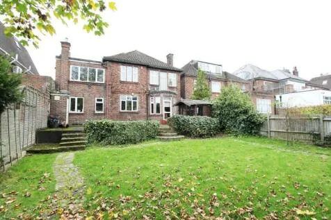 6 bedroom Detached for sale, photo 2