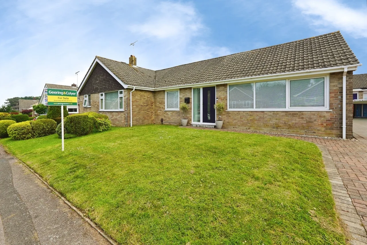 2 bed house for sale — Guilford Avenue, Whitfield, Dover, Kent, CT16