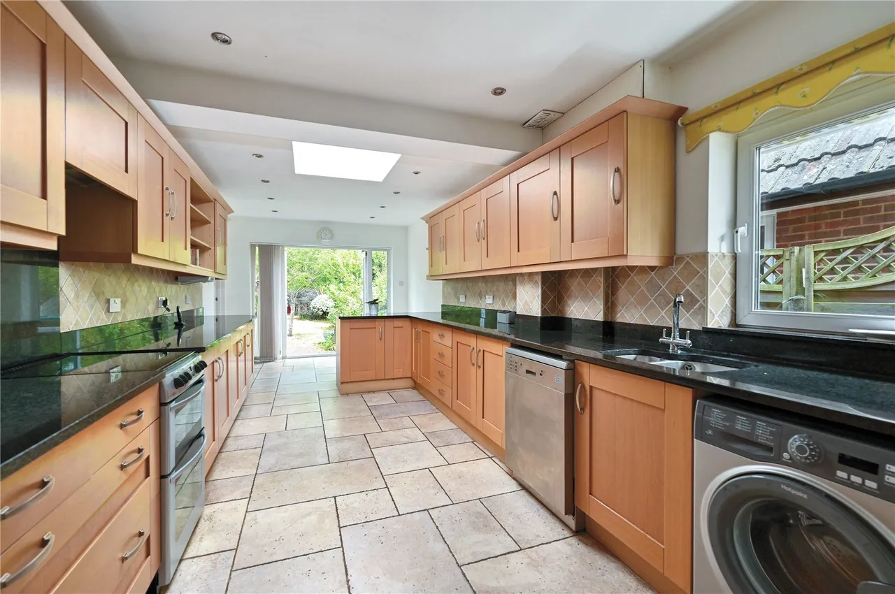 Wheatsheaf Lane, Staines, TW18, photo 11