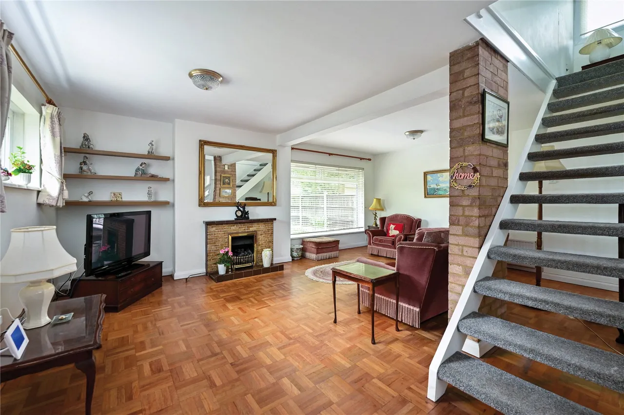 Wheatsheaf Lane, Staines, TW18, photo 2