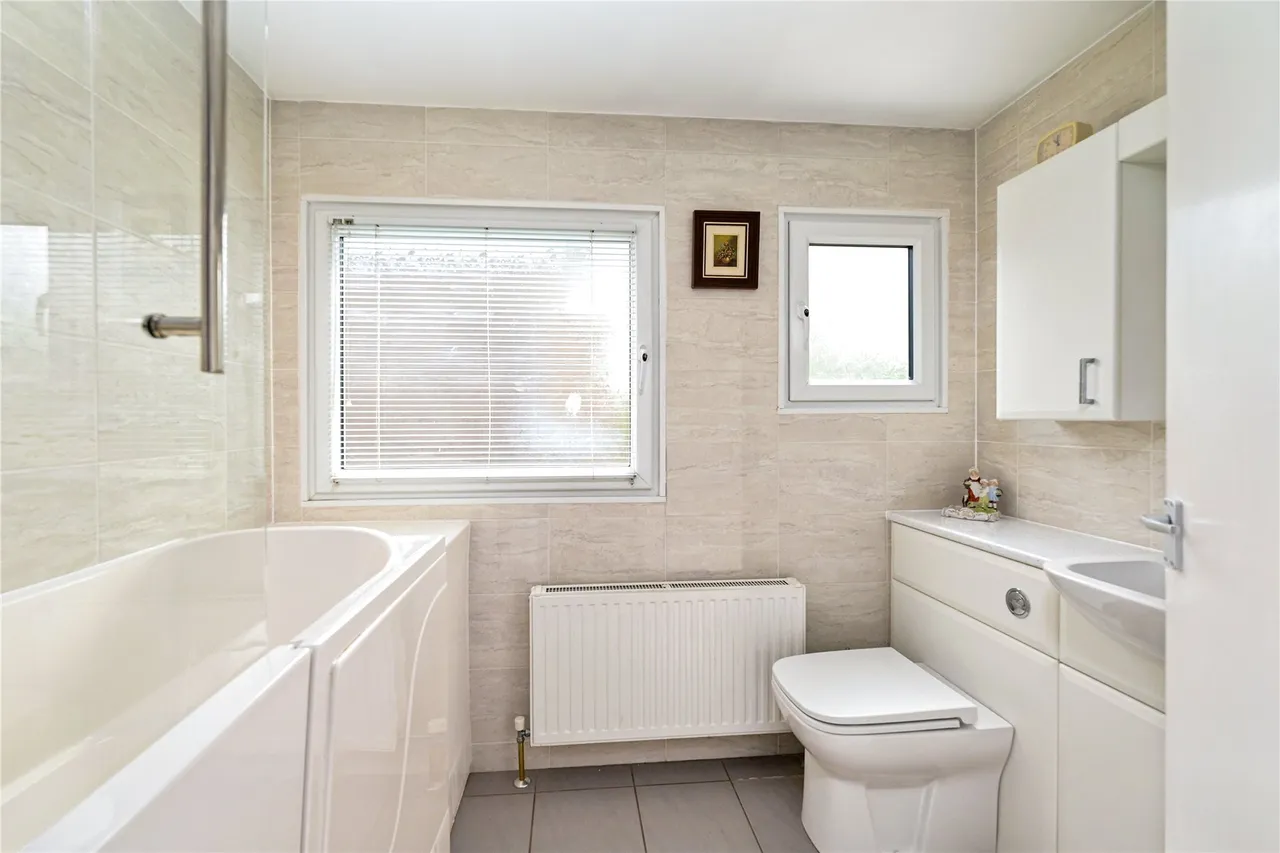 Wheatsheaf Lane, Staines, TW18, photo 17