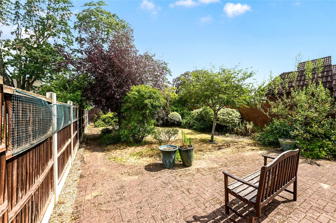 Wheatsheaf Lane, Staines, TW18, photo 9