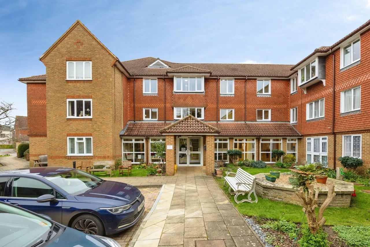 1 bed flat for sale, Summers Road, Godalming, GU7
