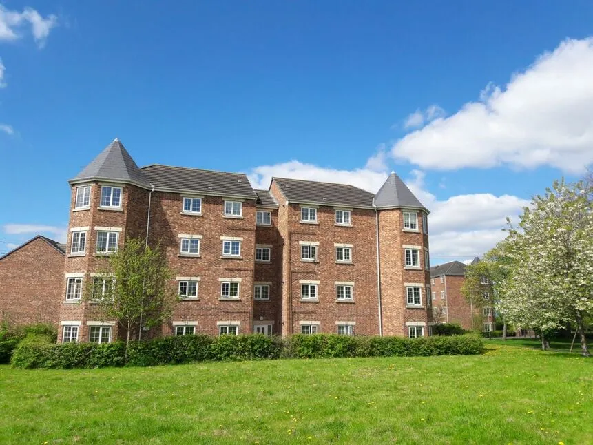 2 bed flat for sale — Castle Lodge Gardens, Rothwell, West Yorkshire, LS26