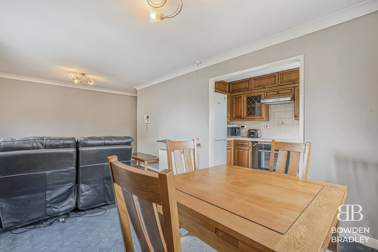 Vienna Close, Clayhall, IG5, photo 6