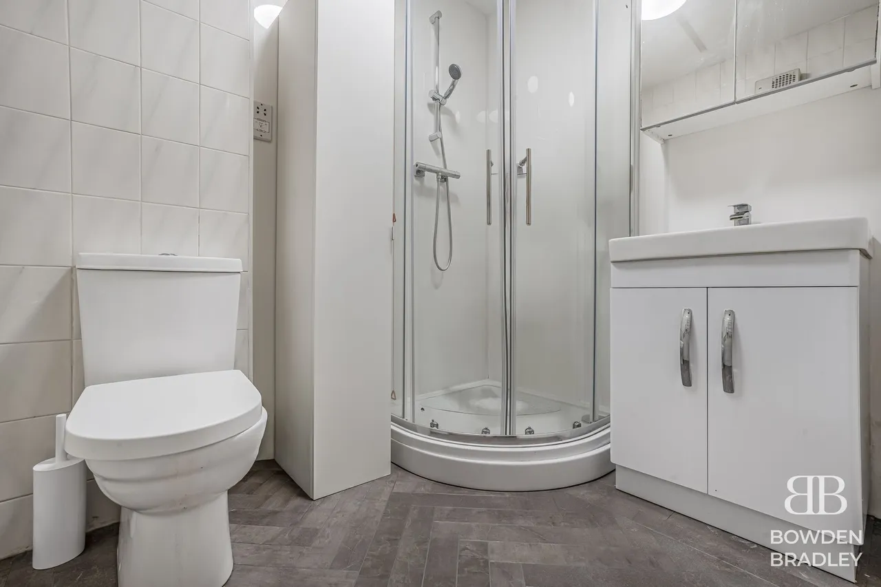 Vienna Close, Clayhall, IG5, photo 8