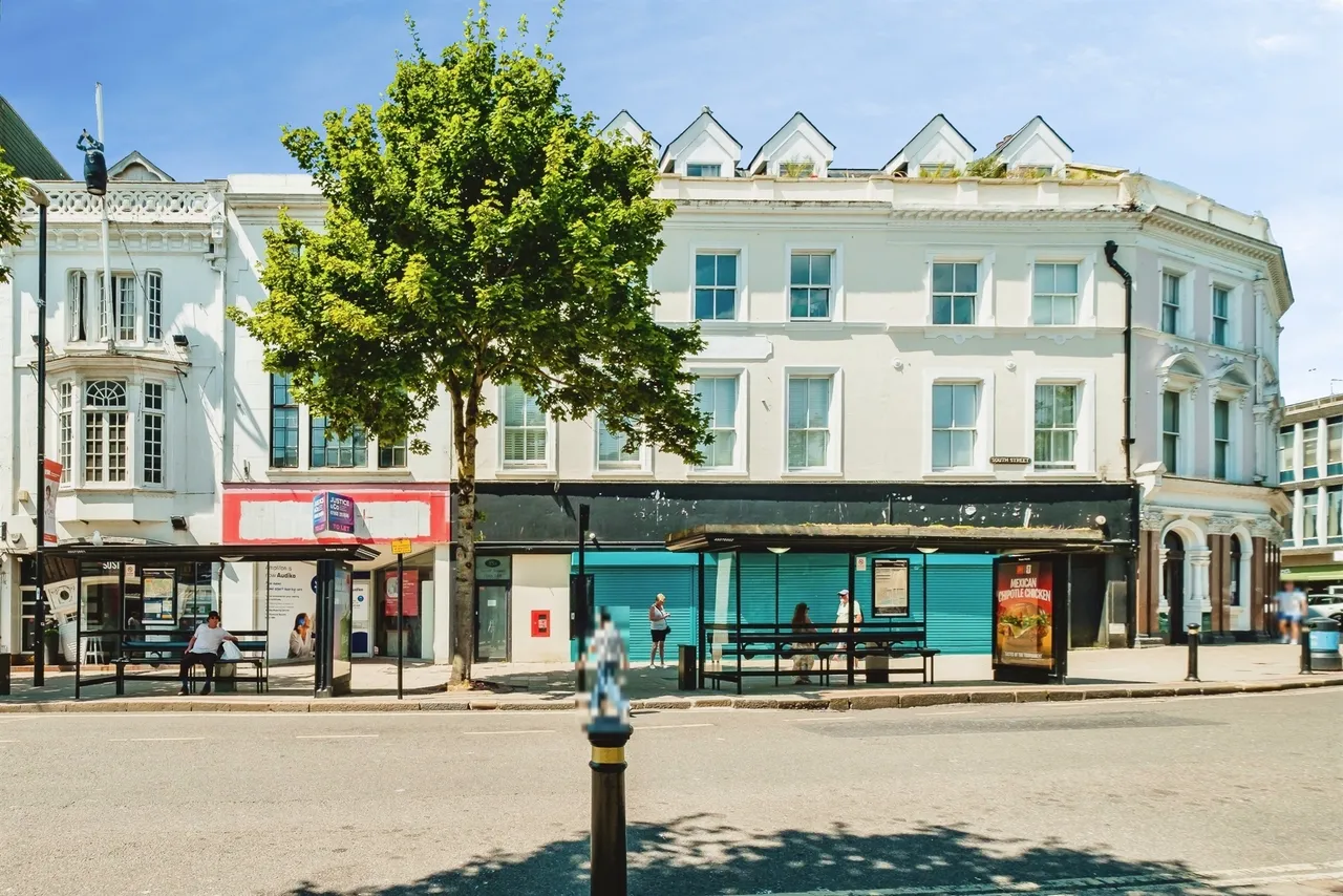 1 bed flat for sale — South Street, Worthing