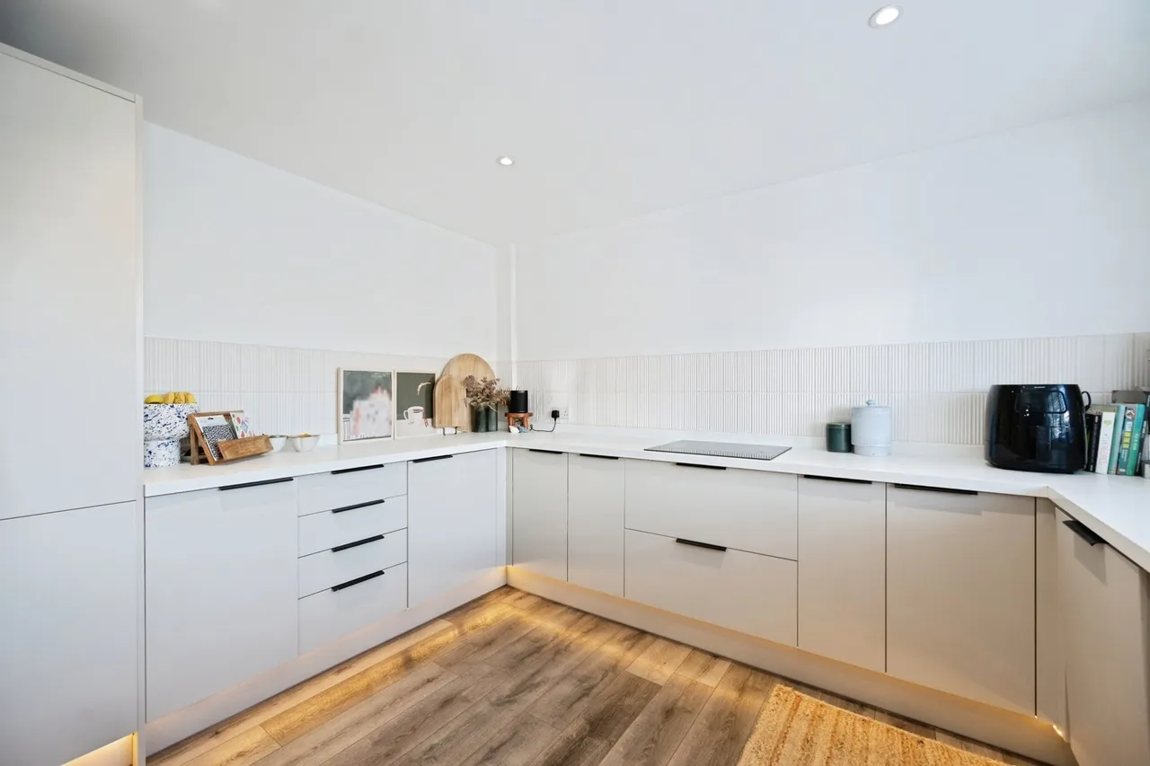 Southwood Road, Hayling Island, PO11, photo 6