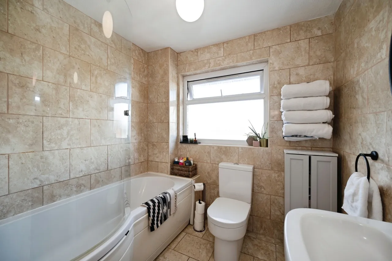 Southwood Road, Hayling Island, PO11, photo 8