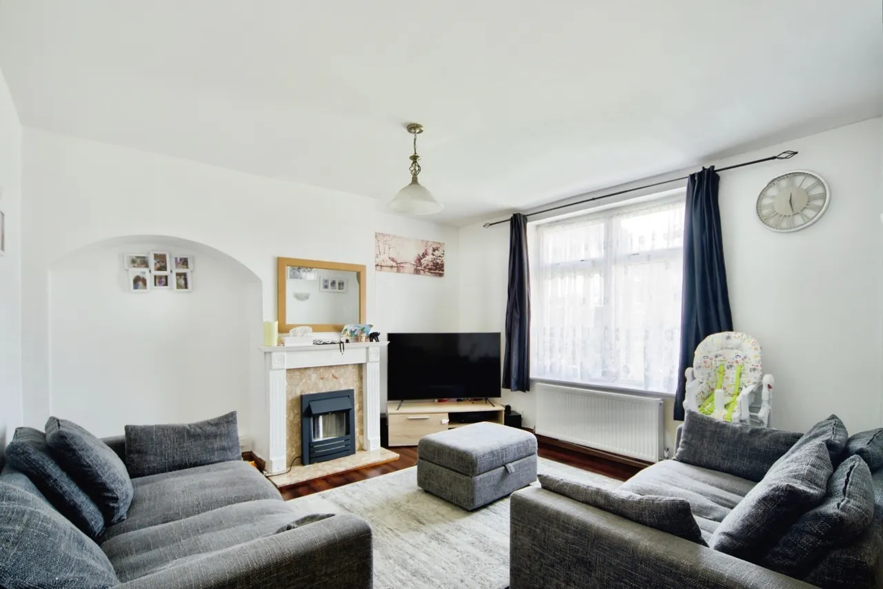 Waters Gardens, Dagenham, RM10, photo 2