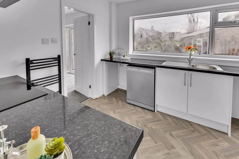Elmpark Grove, Rochdale OL12 7JT, photo 8