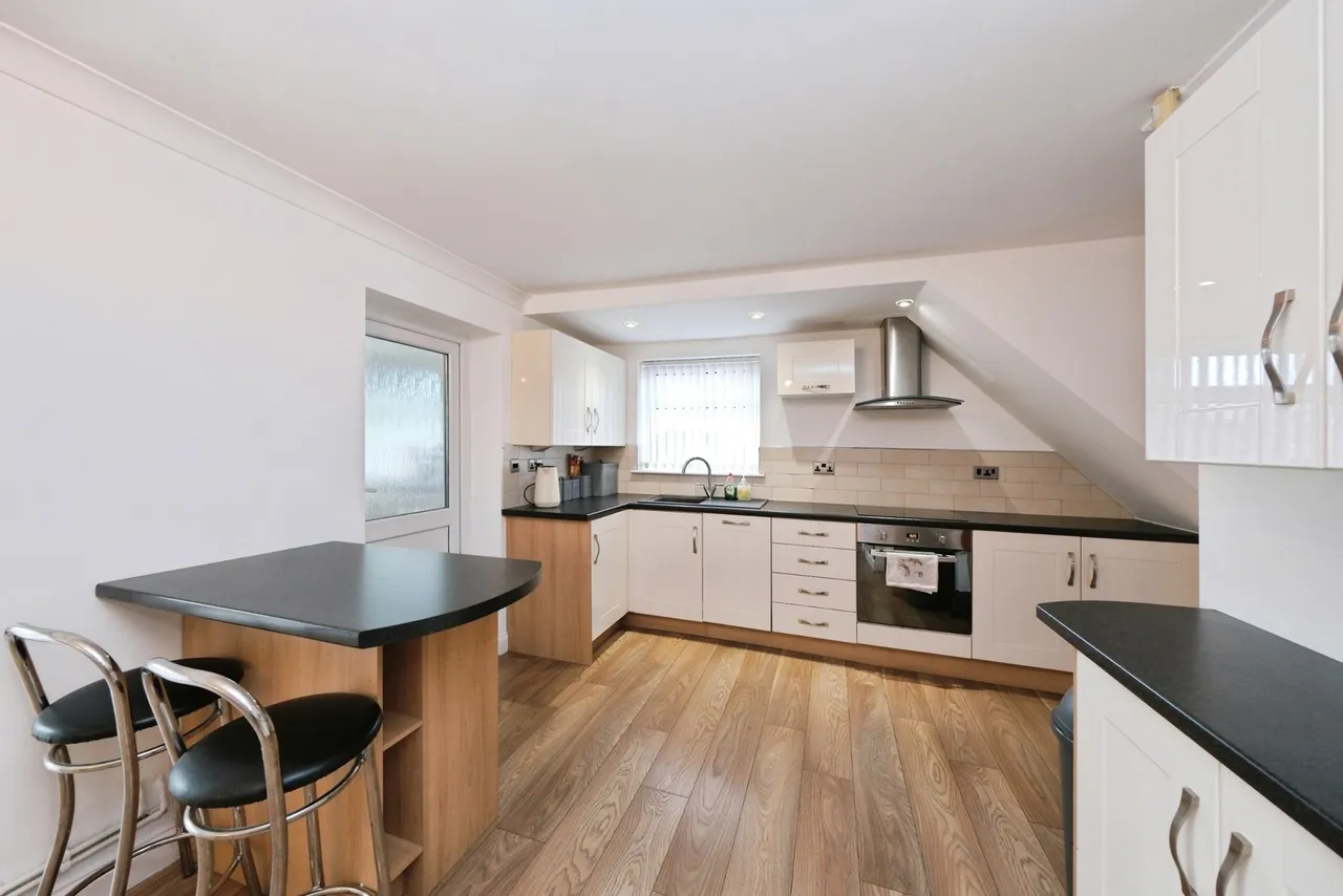 Beech Tree Avenue, Mansfield Woodhouse, Mansfield, Nottinghamshire, NG19, photo 3