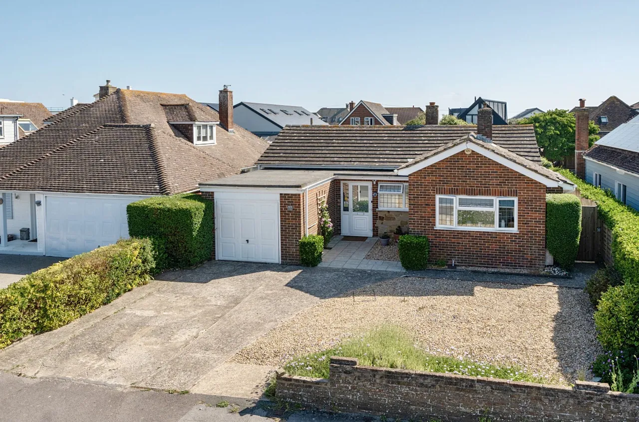 2 bed property for sale, Marine Drive, West Wittering, PO20