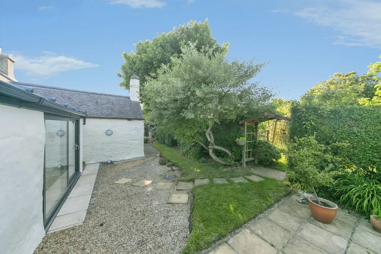 Newborough, Sir Ynys Mon, LL61, photo 21
