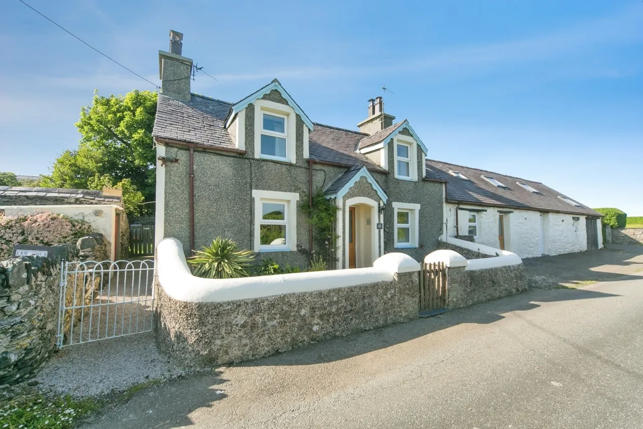 Newborough, Sir Ynys Mon, LL61, photo 43