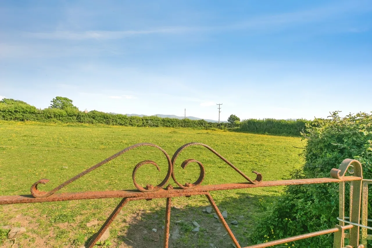Newborough, Sir Ynys Mon, LL61, photo 32