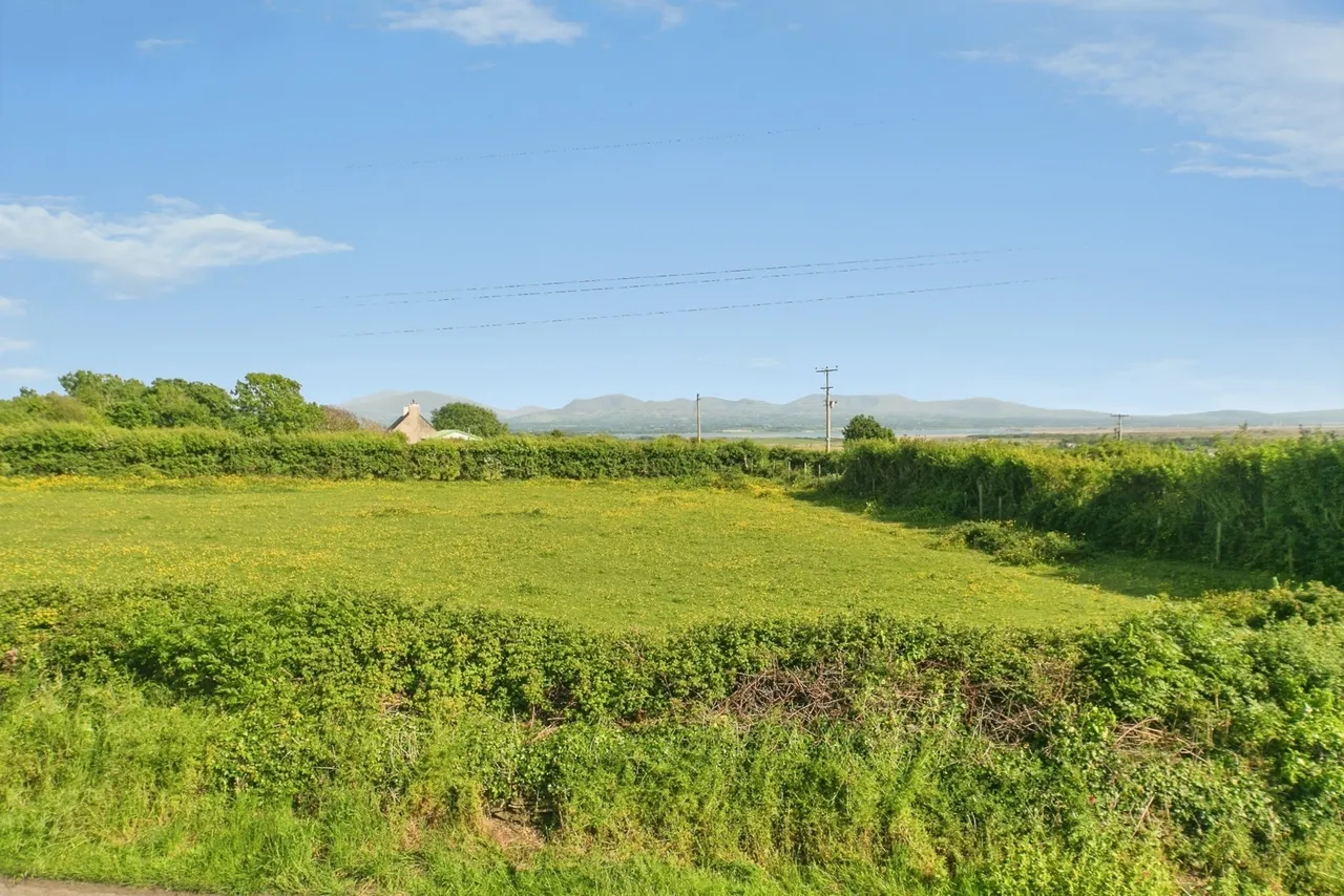 Newborough, Sir Ynys Mon, LL61, photo 45