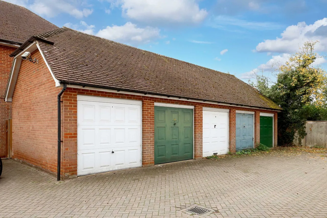Crossways, Beaconsfield, HP9, photo 17