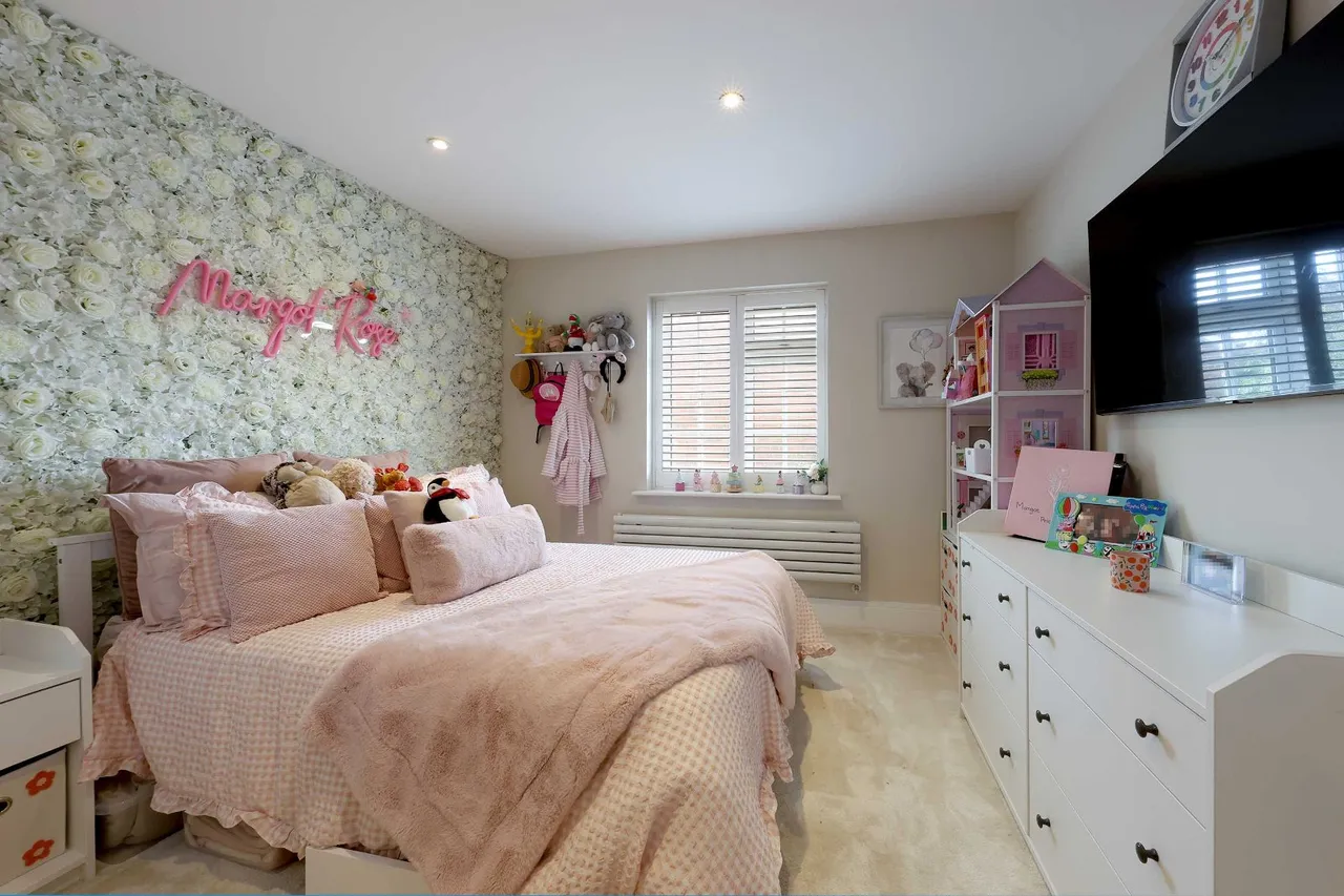 Crossways, Beaconsfield, HP9, photo 12
