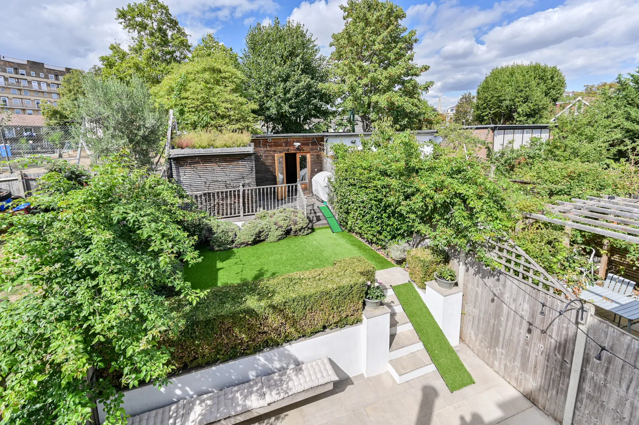 5 Tableer Avenue, London, photo 8