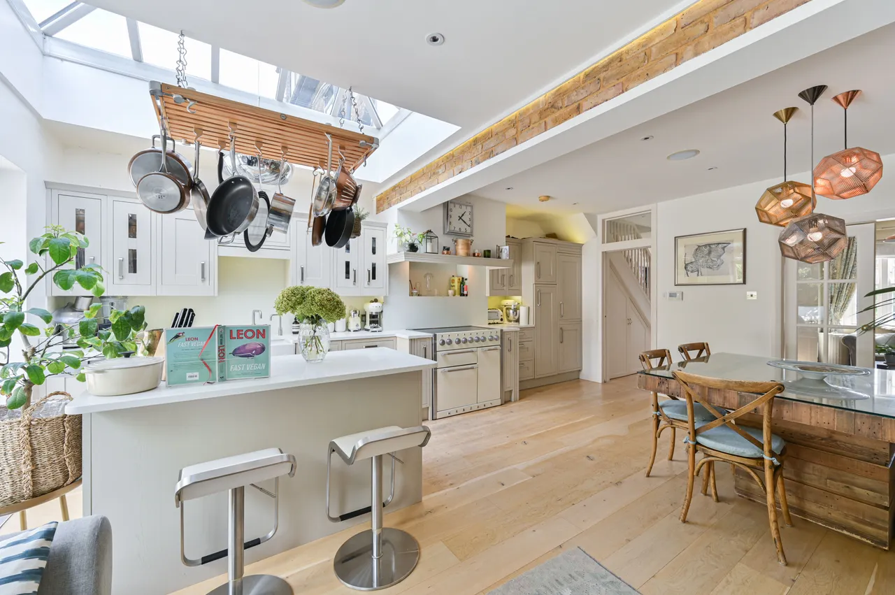 5 Tableer Avenue, London, photo 2