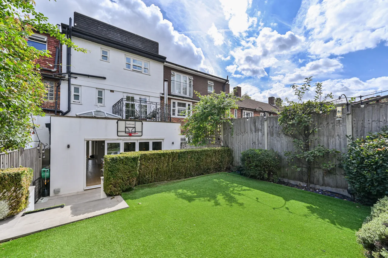 5 Tableer Avenue, London, photo 10
