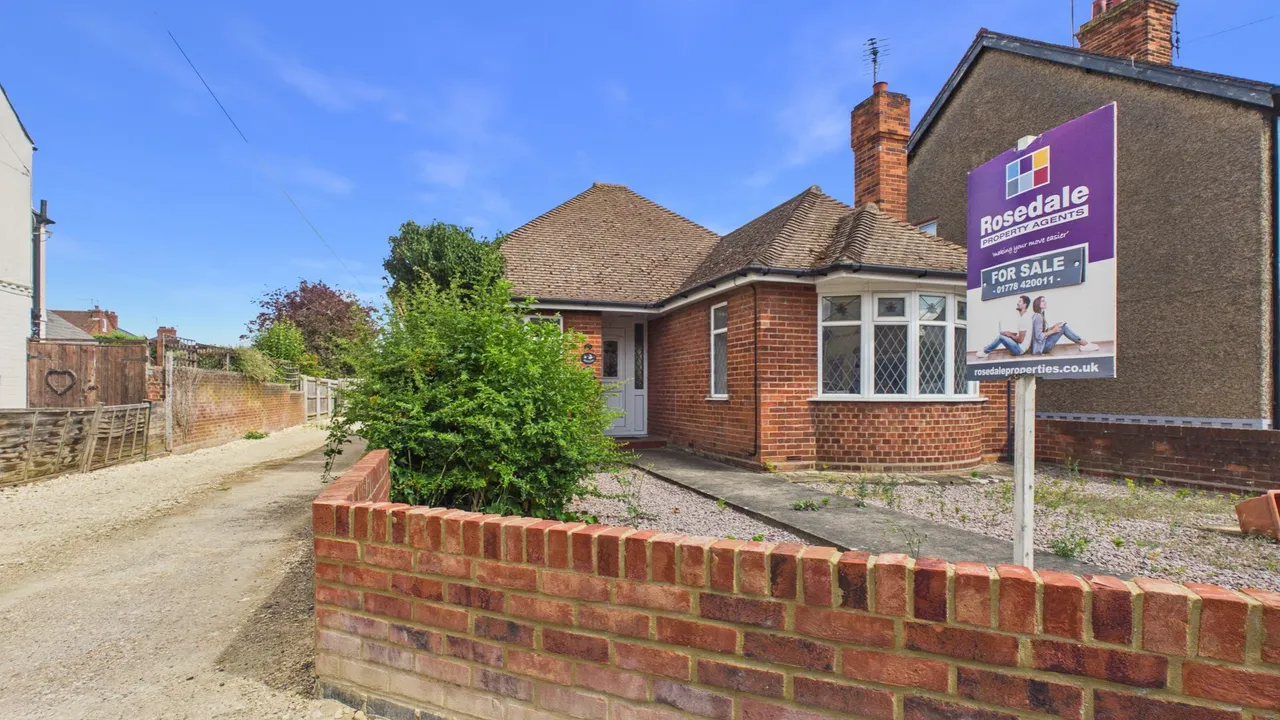 2 bed house for sale — Meadowgate, Bourne, PE10