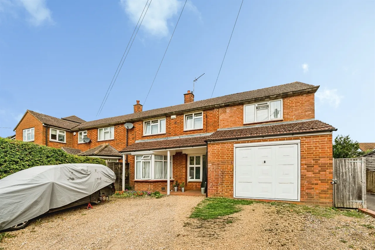 4 bed house for sale — Church Walk, Burnham, SLOUGH