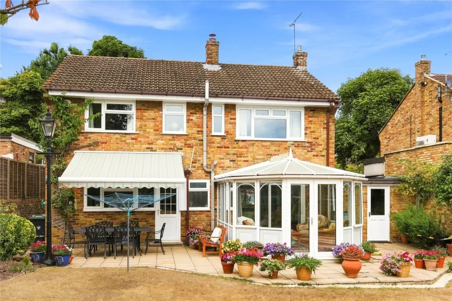 with 4 bedrooms in Stansted, CM24, photo 17