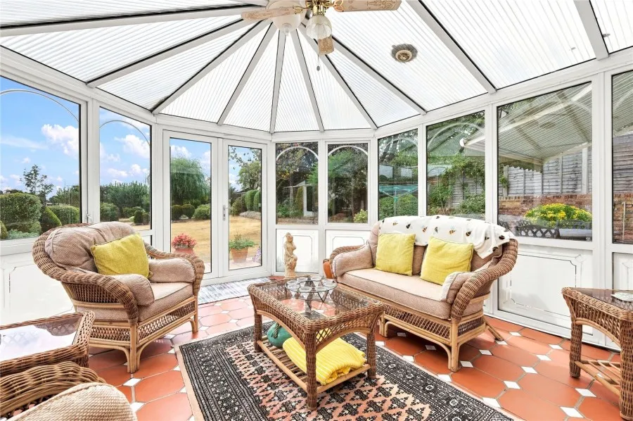 with 4 bedrooms in Stansted, CM24, photo 6