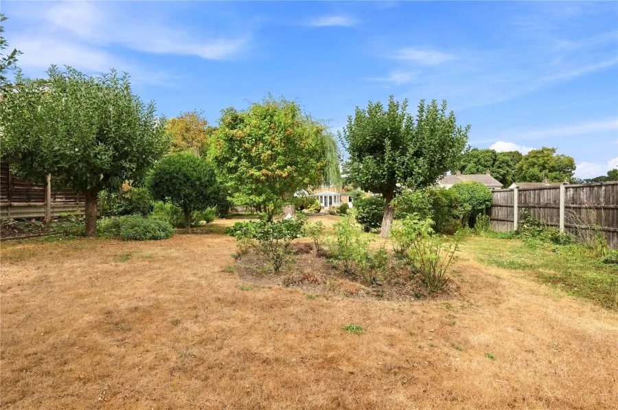 with 4 bedrooms in Stansted, CM24, photo 20
